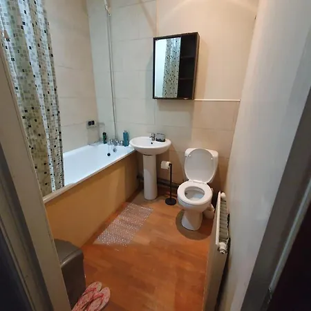 Holiday home 2-bedroom - Sleeps 4 - Free Parking *