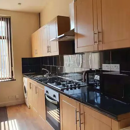Holiday home 2-bedroom - Sleeps 4 - Free Parking Bradford (West Yorkshire)
