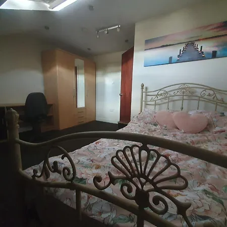 Holiday home 2-bedroom - Sleeps 4 - Free Parking Bradford (West Yorkshire)